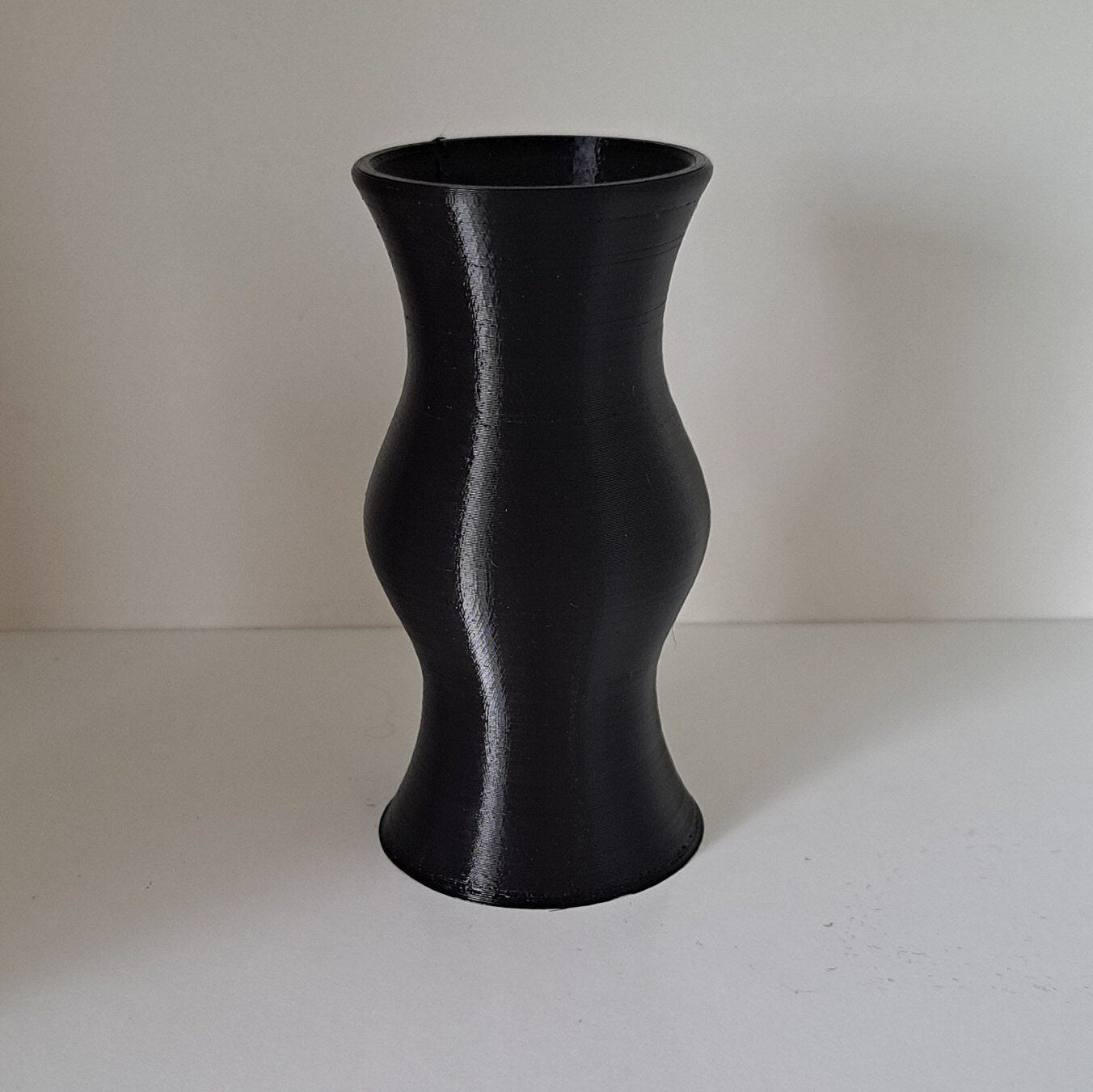 Hohe Moderne Eierbecher Sets in Schwarz und in Weiß