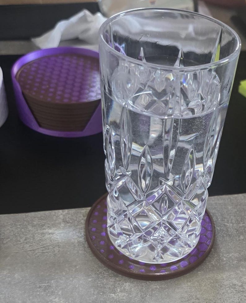 3D-gedruckte Untersetzer mit Wabenmuster – Produktansicht 6